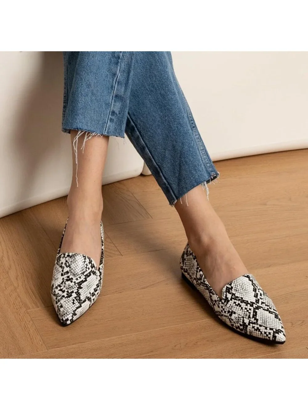 Women's Snakeskin Comfortable Pointed Toe Memory Foam Casual Slip On Flat Shoes